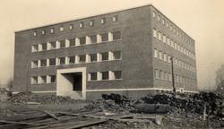 Farmasibygget: Fargerik funkis på Blindern