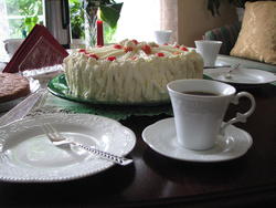 Bløtkake med moltekrem - festbombe full av meirsmak