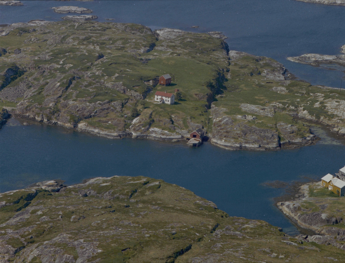 Eiendommer på Rørøya og Sæbuøya.