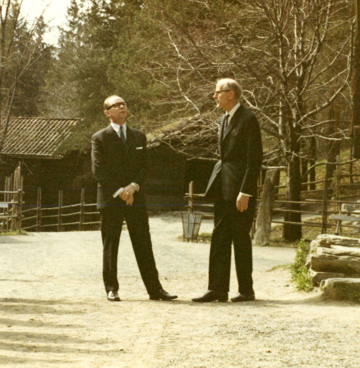 Islands president besøker NF 4/5 1971. Presidenten og direktør Reidar Kjellberg i Setesdalstunet.