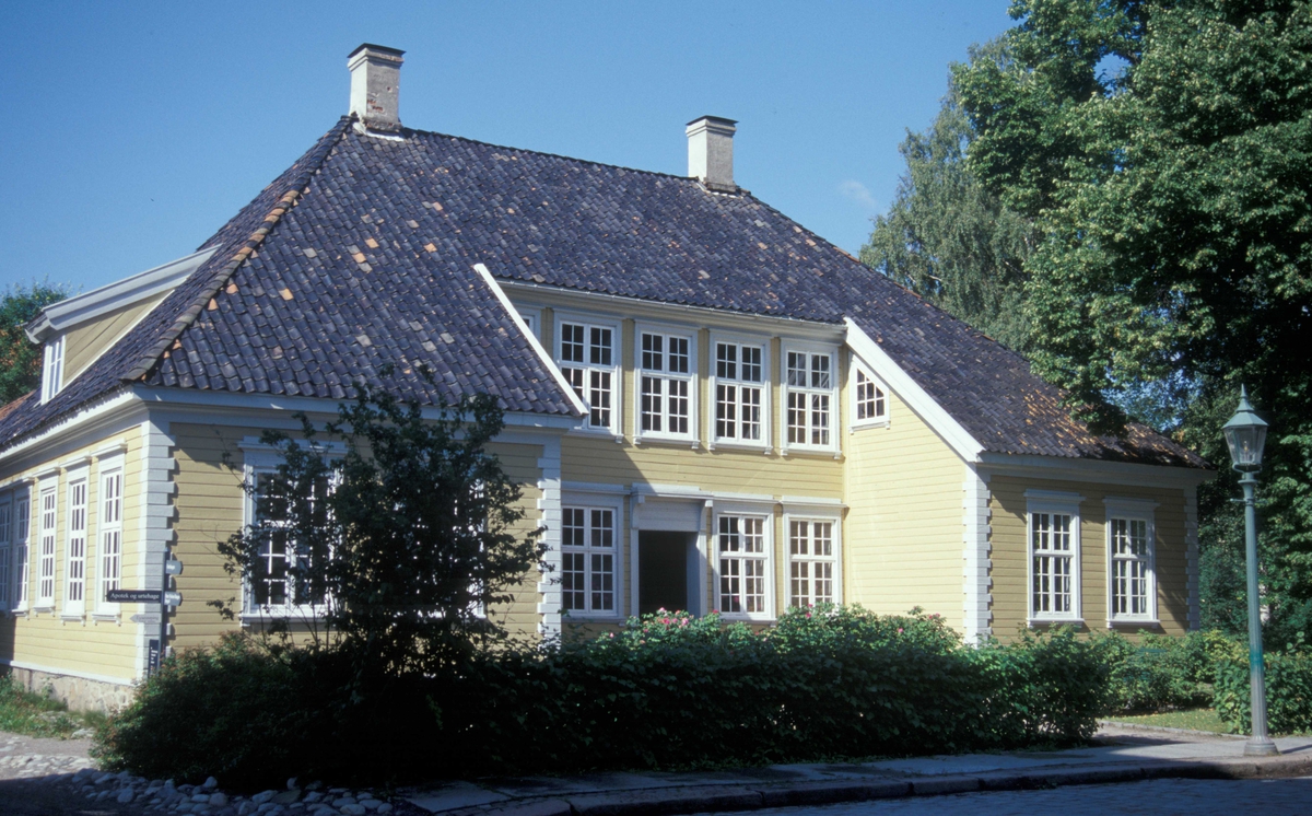 Chrystie gården fra Brevik 1761.
Nå på Norsk Folkemuseum, bygning nummer 227 i Gamlebyen.