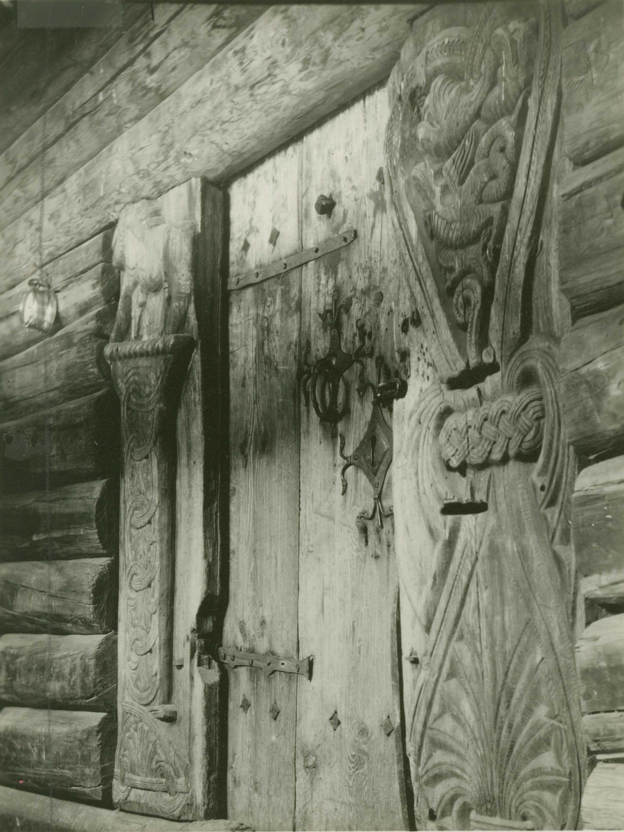 Detaljer på loftsdør, Søre Skjønne, Nore og Uvdal, Buskerud. 1928.
