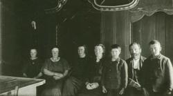 Gruppeportrett, familiebilde, Nørstebø, Uvdal, Nore og Uvdal