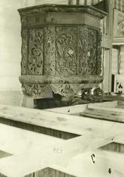 Prekestol fra ca.1736, Dovre kirke, Dovre, Oppland. Skåret a