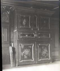 Skap, gulvur og mangletre på Vistad i Kvikne, Nord-Fron, Opp