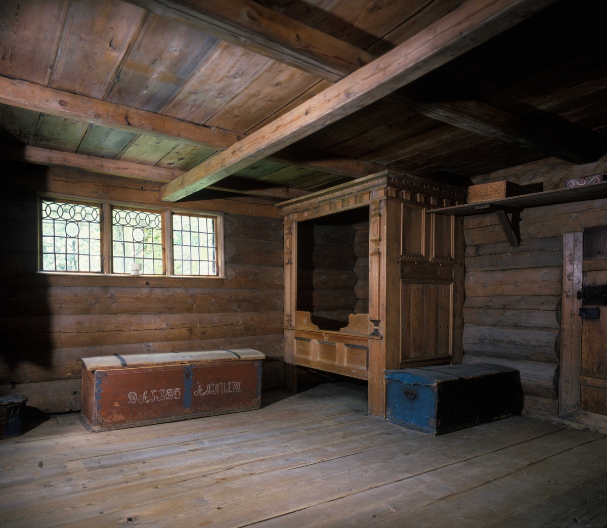 Interiør i sengebu fra Ytre Sæle, Bygstad, Gaular i Sunnfjord.. Fra bygning nummer 075 på Norsk Folkemuseum.