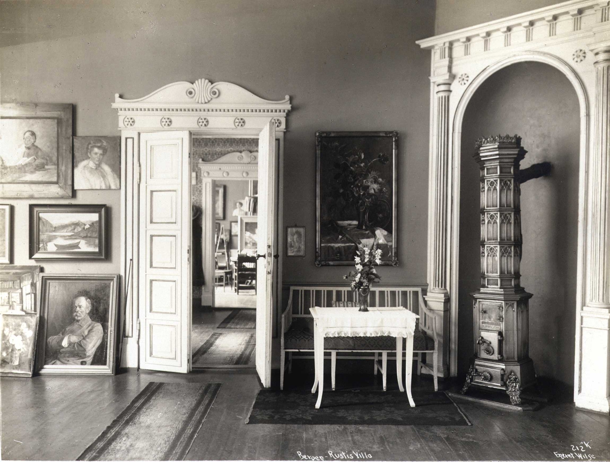 Interiør, Rustis villa,  Bergen, Hordaland.  Fotografert 1912. 