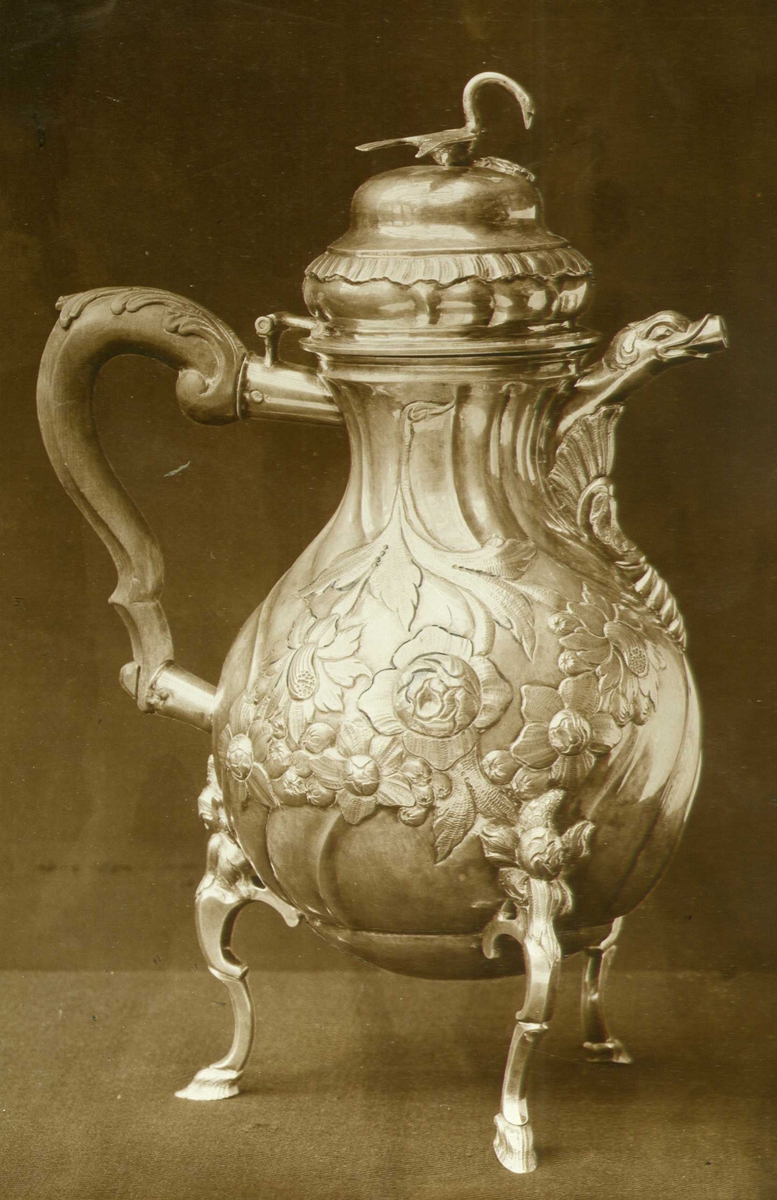 Kaffekanne i sølv fra 1771, Trondheim. 