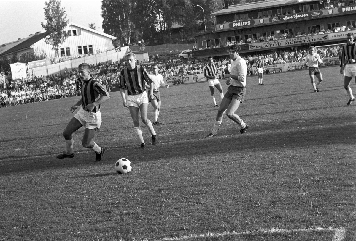 Serie. Fotballkamp mellom Ham-Kam og Stabekk. Fotografert 20. aug. 1969.
