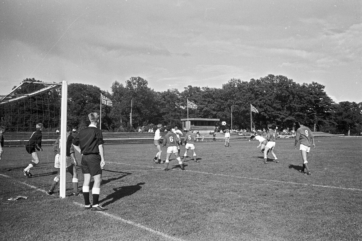Serie. Juniorfotball i Horten. Fotografert 29. juni 1968.