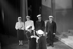 Serie. Dusteforbundsrevy på Chat Noir. Fotografert 1960.