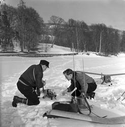 Serie. Modellflyentusiaster reparerer og sender opp flyene s