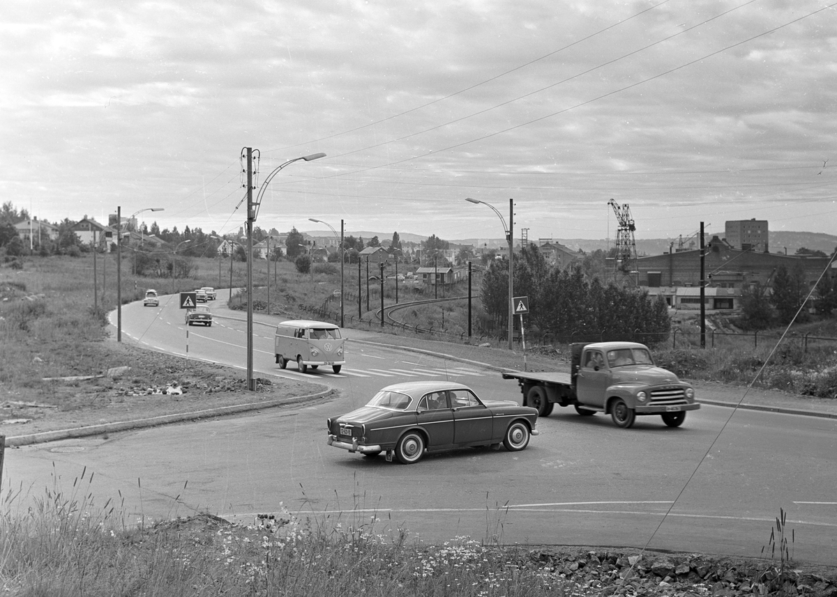 Volvo Amazon og Opel Blitz lastebil 1952-60. Trafikkfarlige kryss i Oslo. Fotografert 18. august 1962.