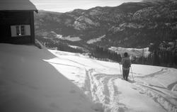 Feriestedet Ligardshaug i Nordbygda i Eggedal. Kvinne med ry