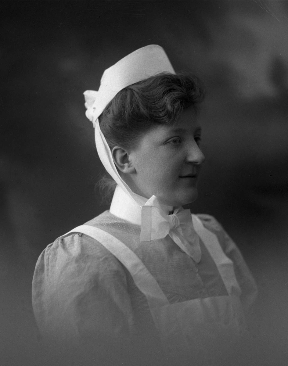 Portrett, sykepleier. Sanitetssøster Rambøl.
