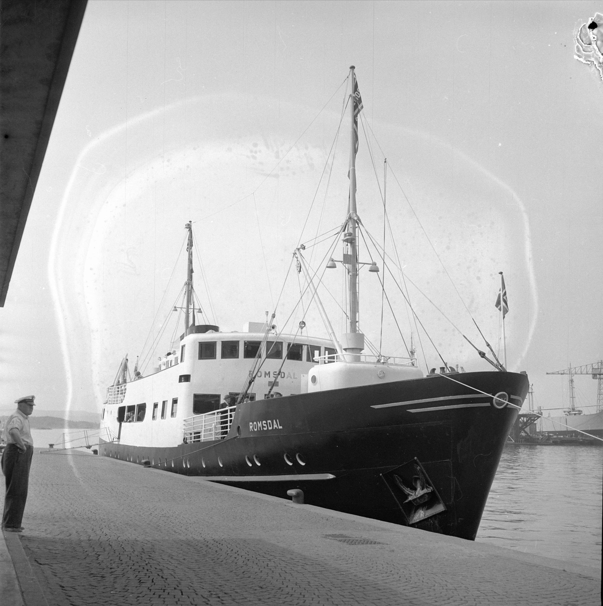 "Romsdal", ny Vestlandsbåt. Båt ved kai. Før 1954.
