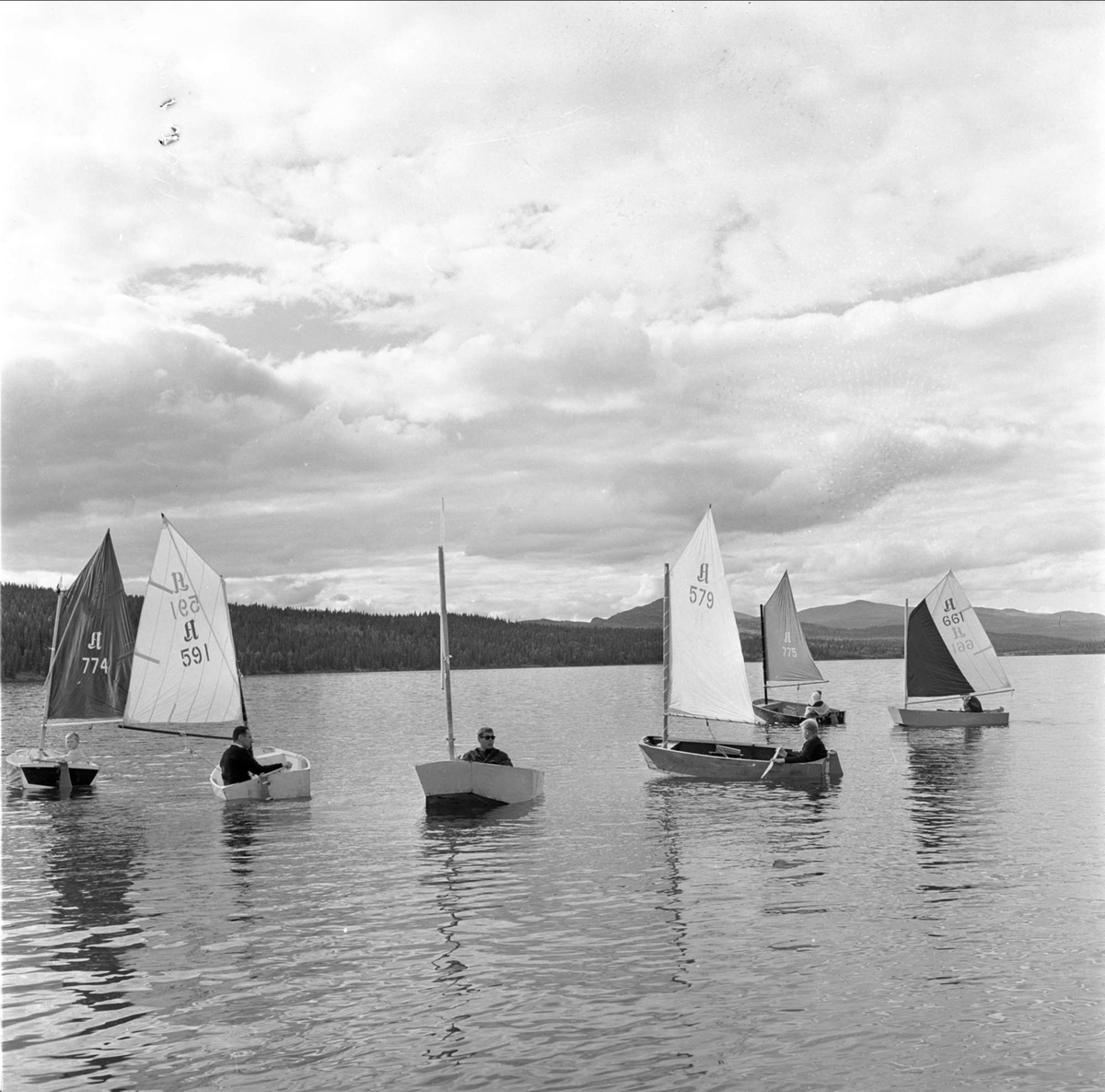 Golå Høyfjellshotell, båter på sjøen, Sør-Fron 23.08.1961