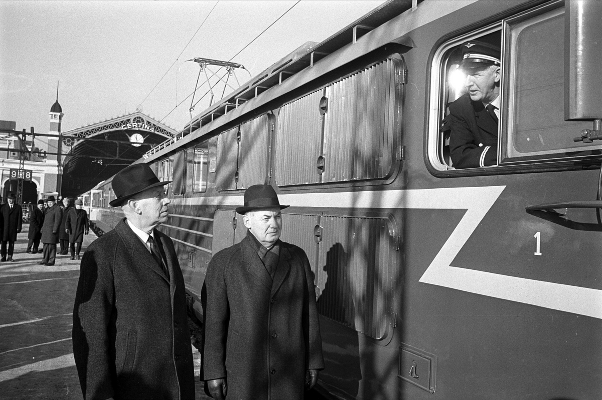 Jernbaner. Nytt lokomotiv til NSB. Oslo Østbanestasjon 22.02.1968.