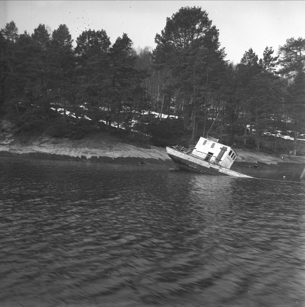 Veøy, Molde, Møre og Romsdal, 19.04.1958. Skuteforlis.