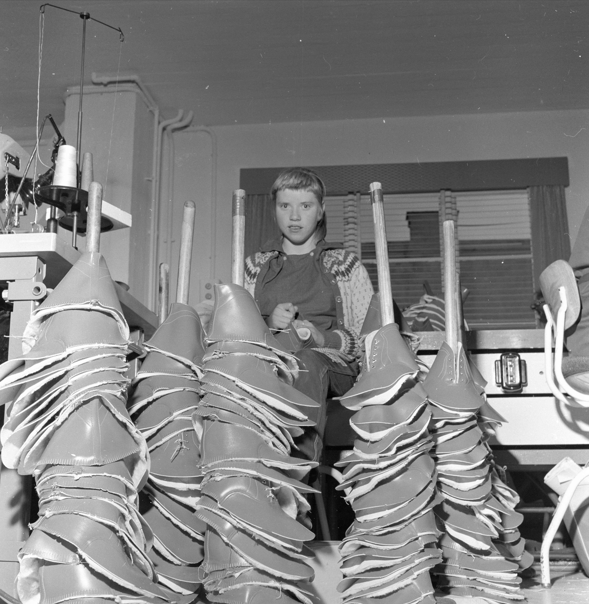 Sandefjord, oktober 1958, Sandefjord skofabrikk, produksjonhallen.