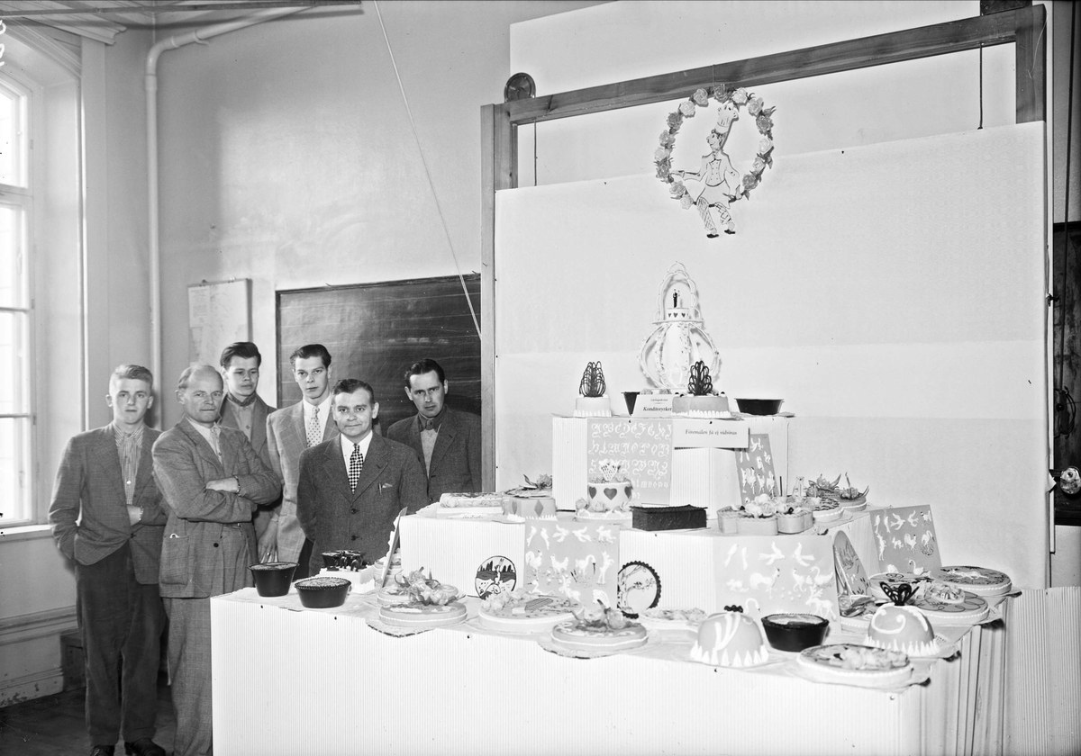 Utställning av bakverk, Tekniska skolan, kvarteret Bredablick, Uppsala maj 1952