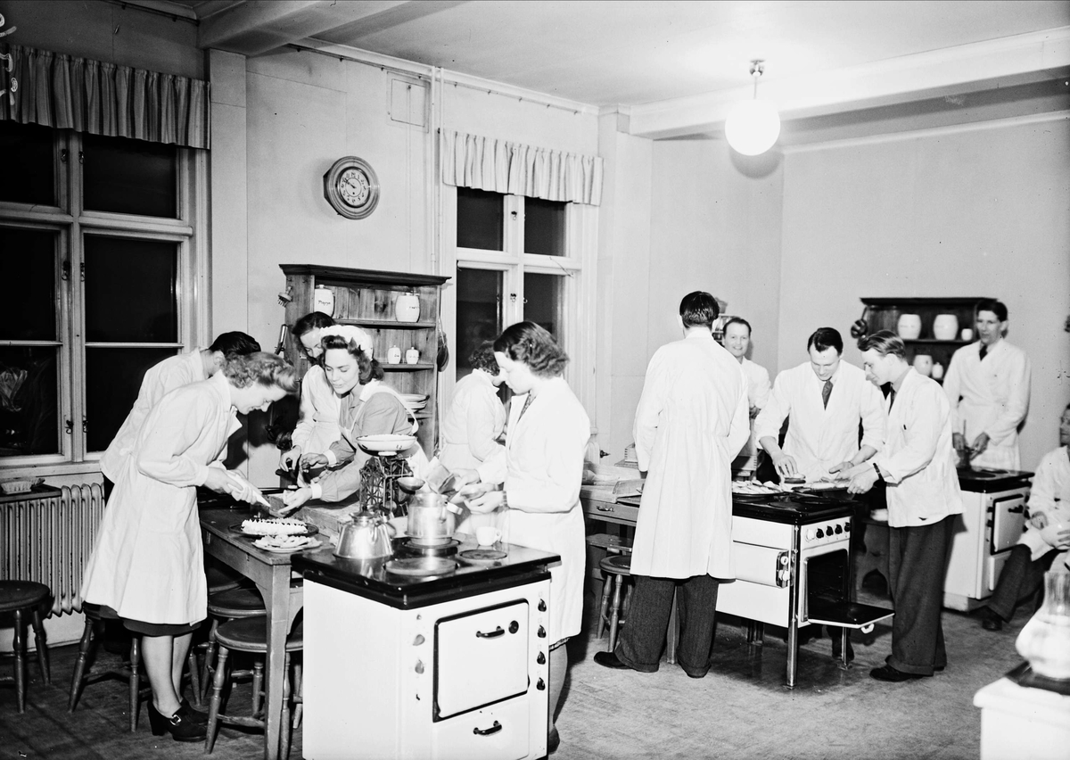Konsum har kurs på Fackskolan för huslig ekonomi, Uppsala 1948