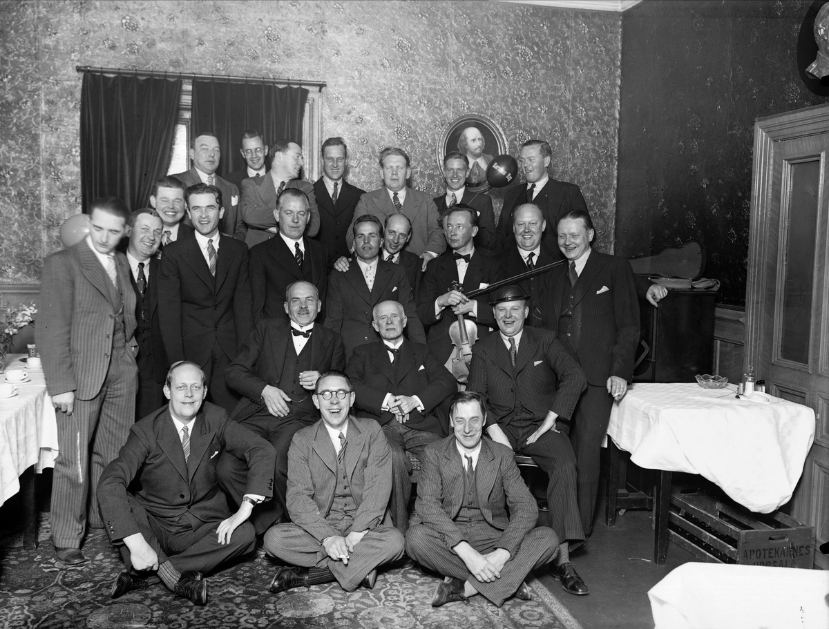 Män på Restaurang Rullan, kvarteret Frigg, Uppsala 1936
