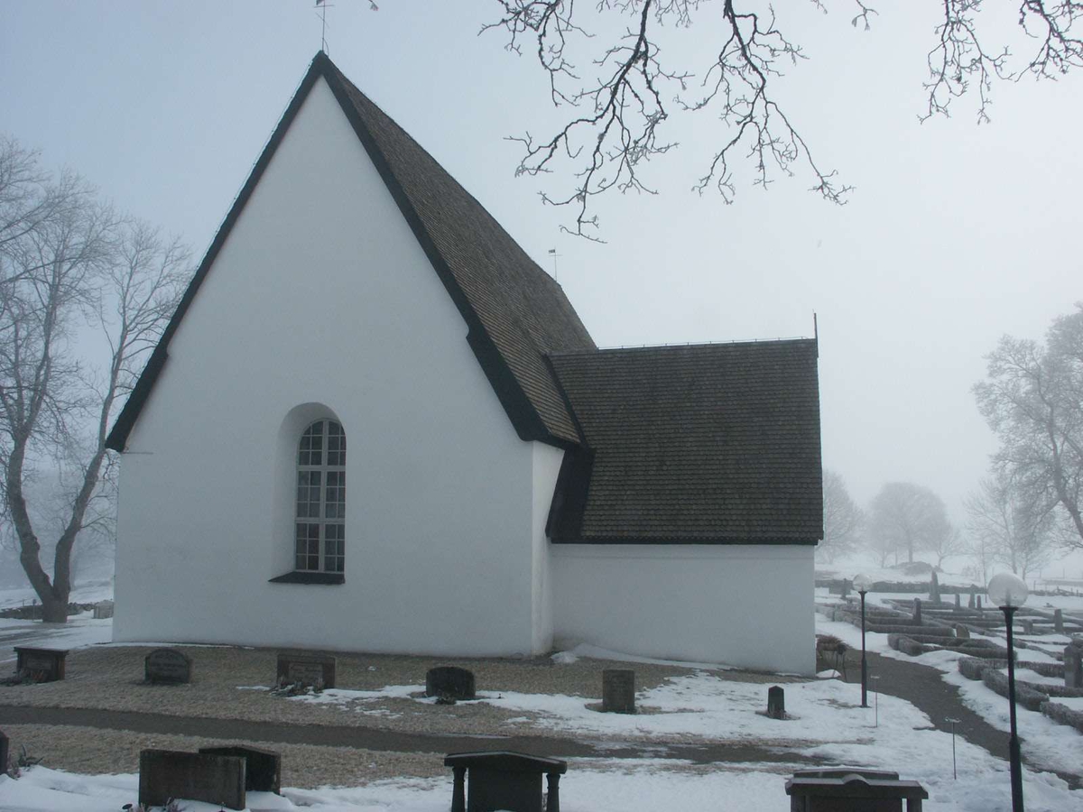 Härkeberga kyrka från väster, Härkeberga socken, Uppland  2004
