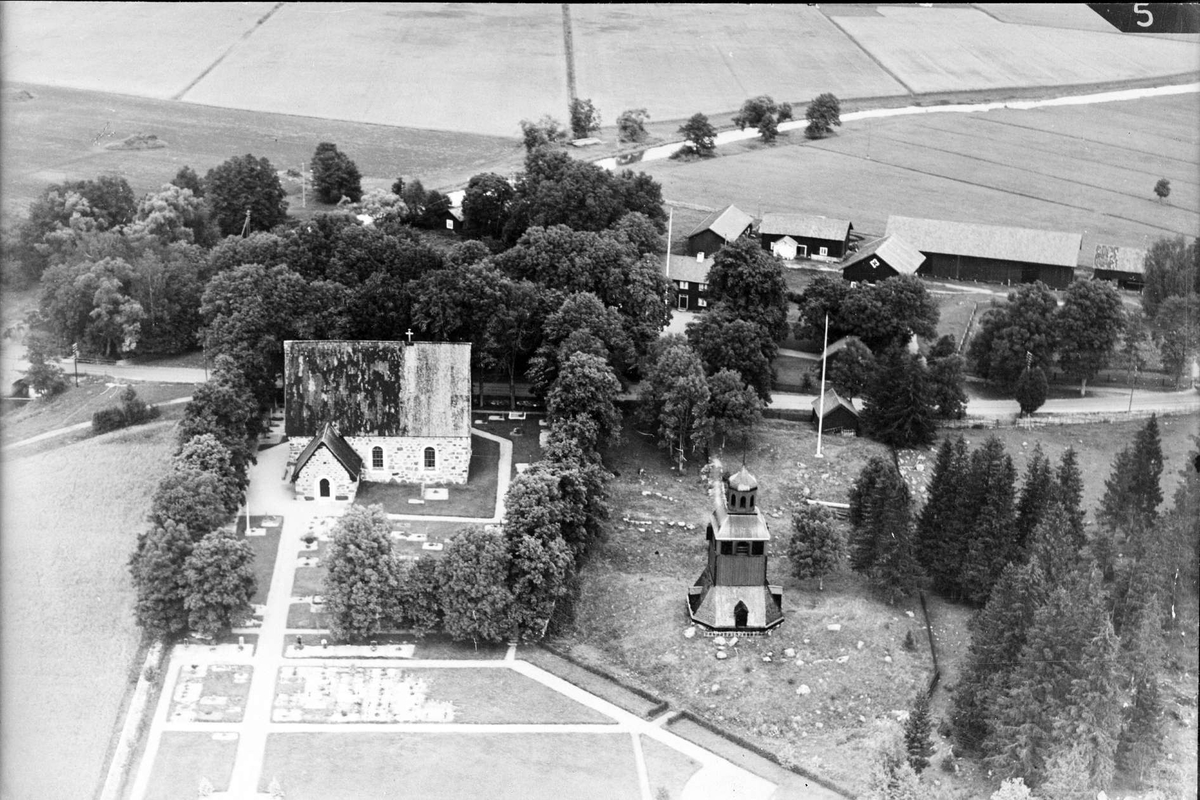 Flygfoto över Hökhuvuds kyrka, Hökhuvuds socken, Uppland 1936