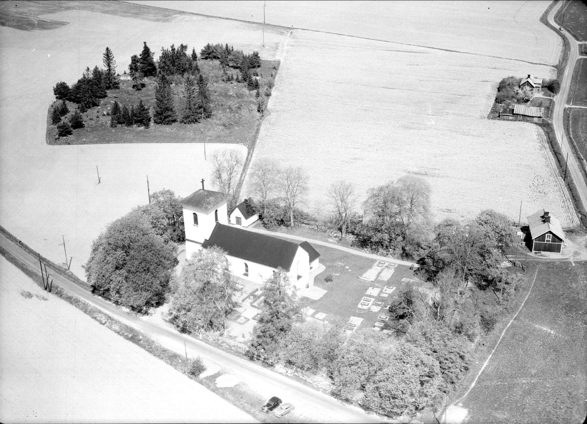 Flygfoto över Kalmar kyrka, Kalmars socken, Uppland 1955