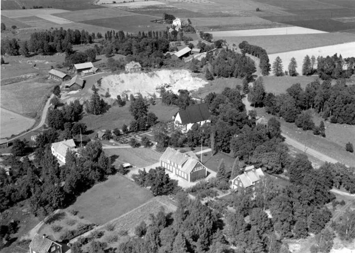 Flygfoto över Stavby, Stavby socken, Uppland 1952