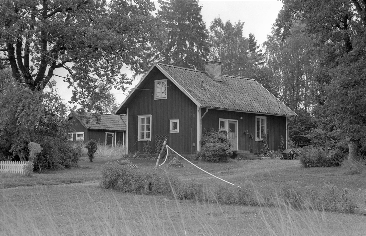 Bostadshus, Blåsut, Henriksberg, Rasbo socken, Uppland 1982