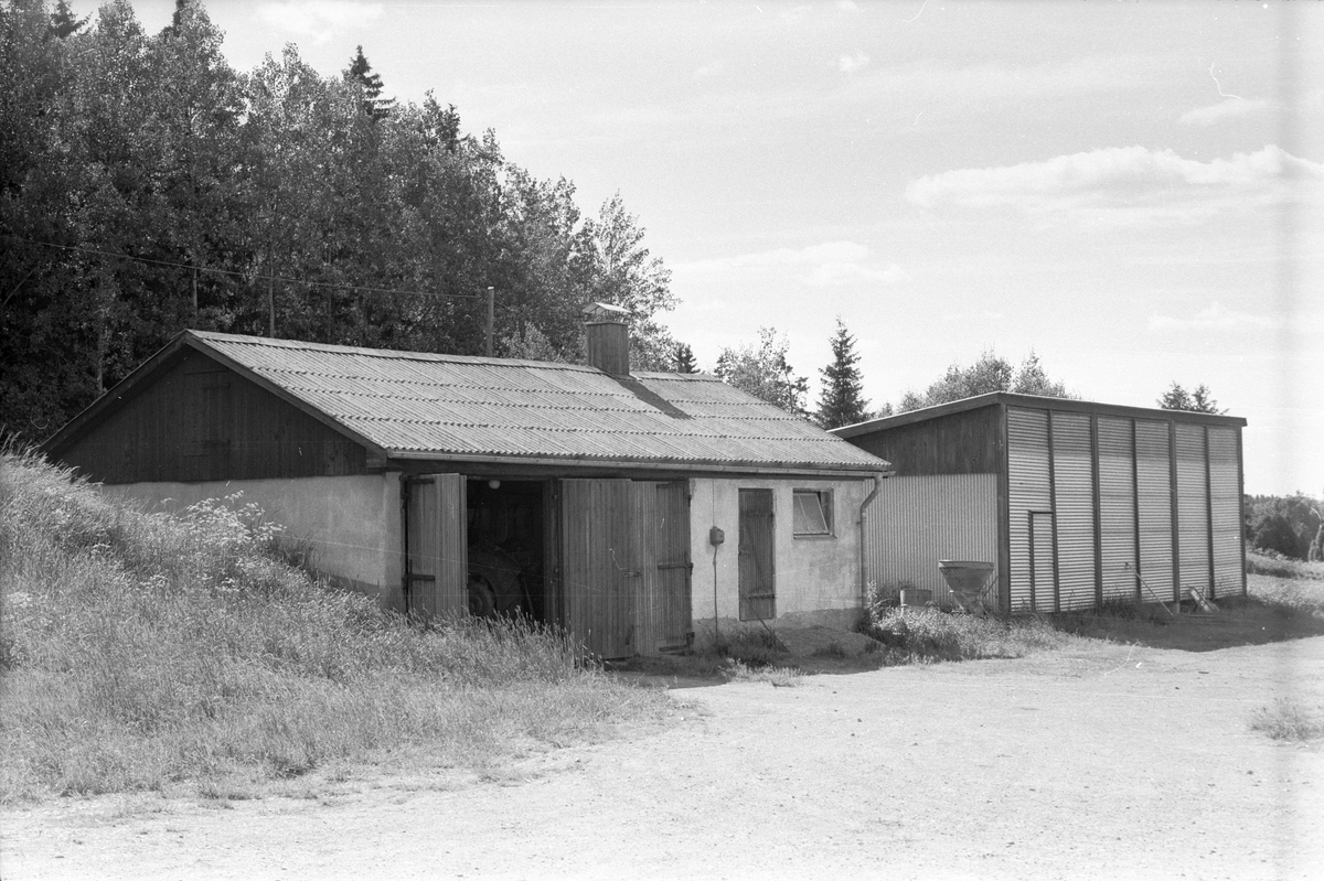 Garage och skjul, Klappet, Läby socken, Uppland 1975