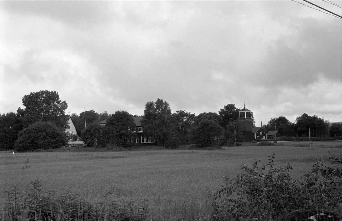 Vy över Bladåkers by, Bladåkers socken, Uppland 1987