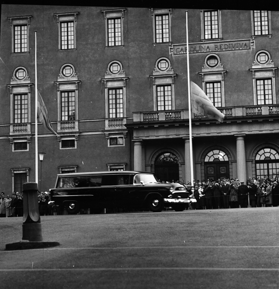 Dag Hammarskjölds begravning. Kistans färd och ankomst till Uppsala, september 1961