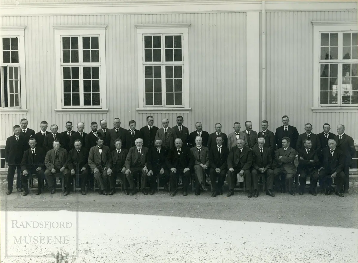 Oppland fylkesting på Storhove 1925