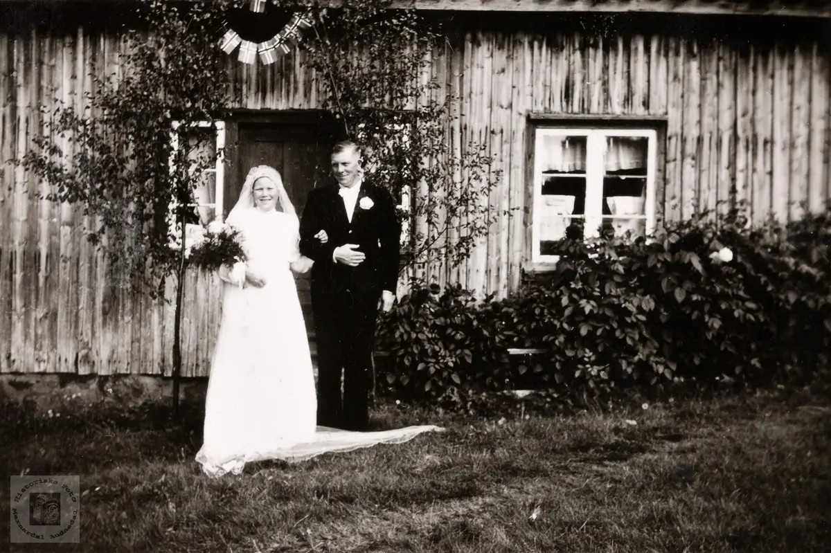 Brudeparet Anna og Torje Flåt. Bjelland.