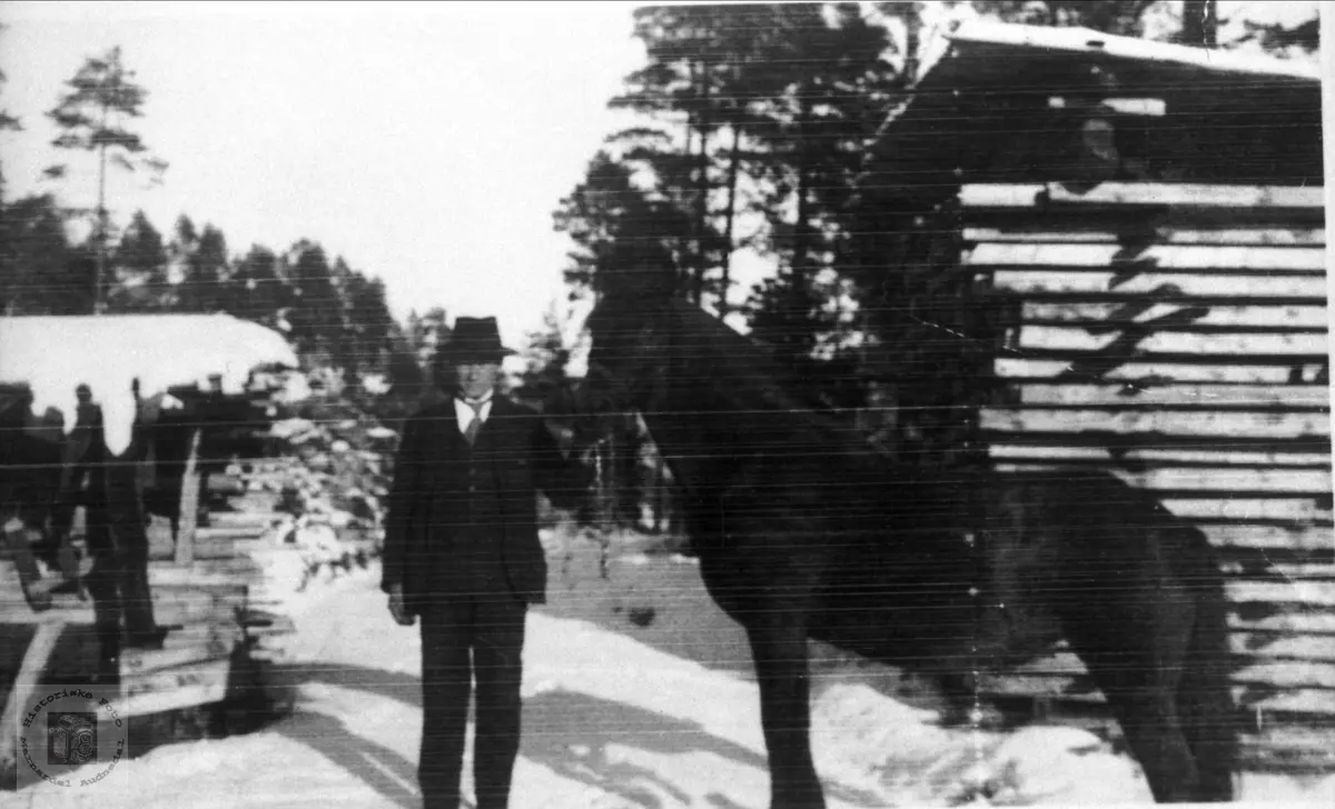 Leiv Lislett med hesten "Jenny", Bjelland.