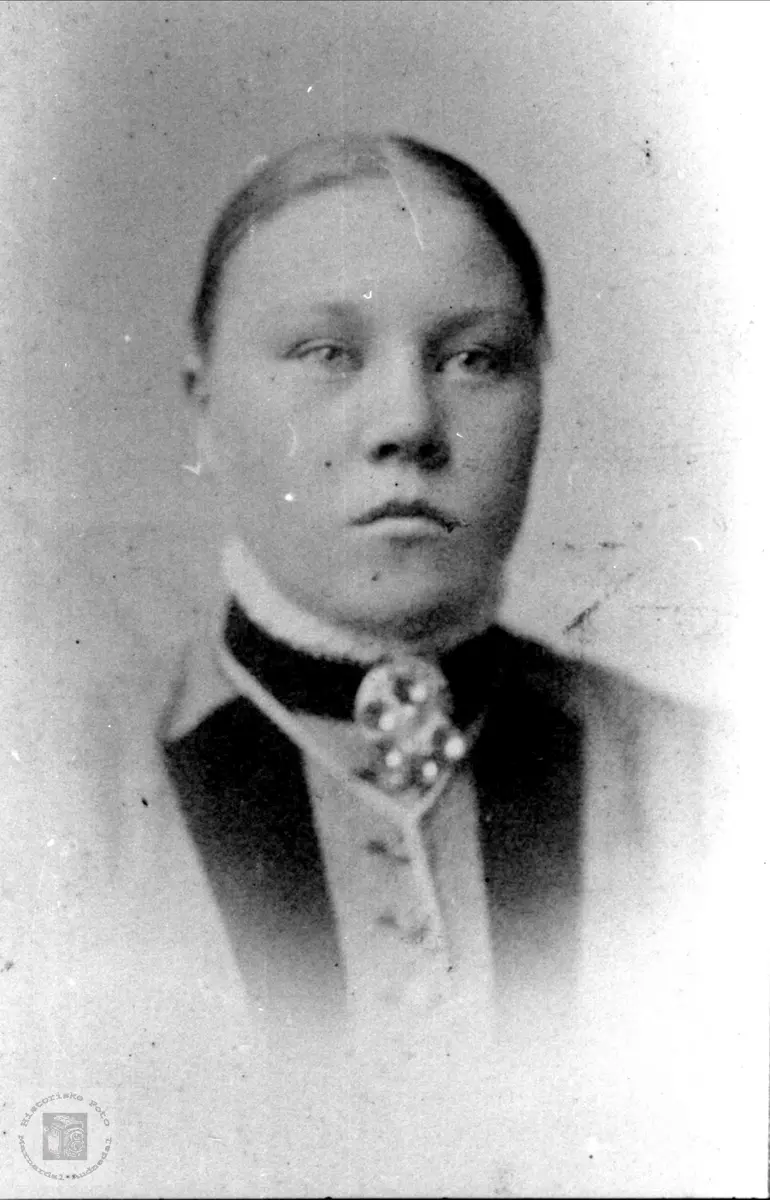 Portrett av Gunvor Abelseth gift Haraldstad, Bjelland.
