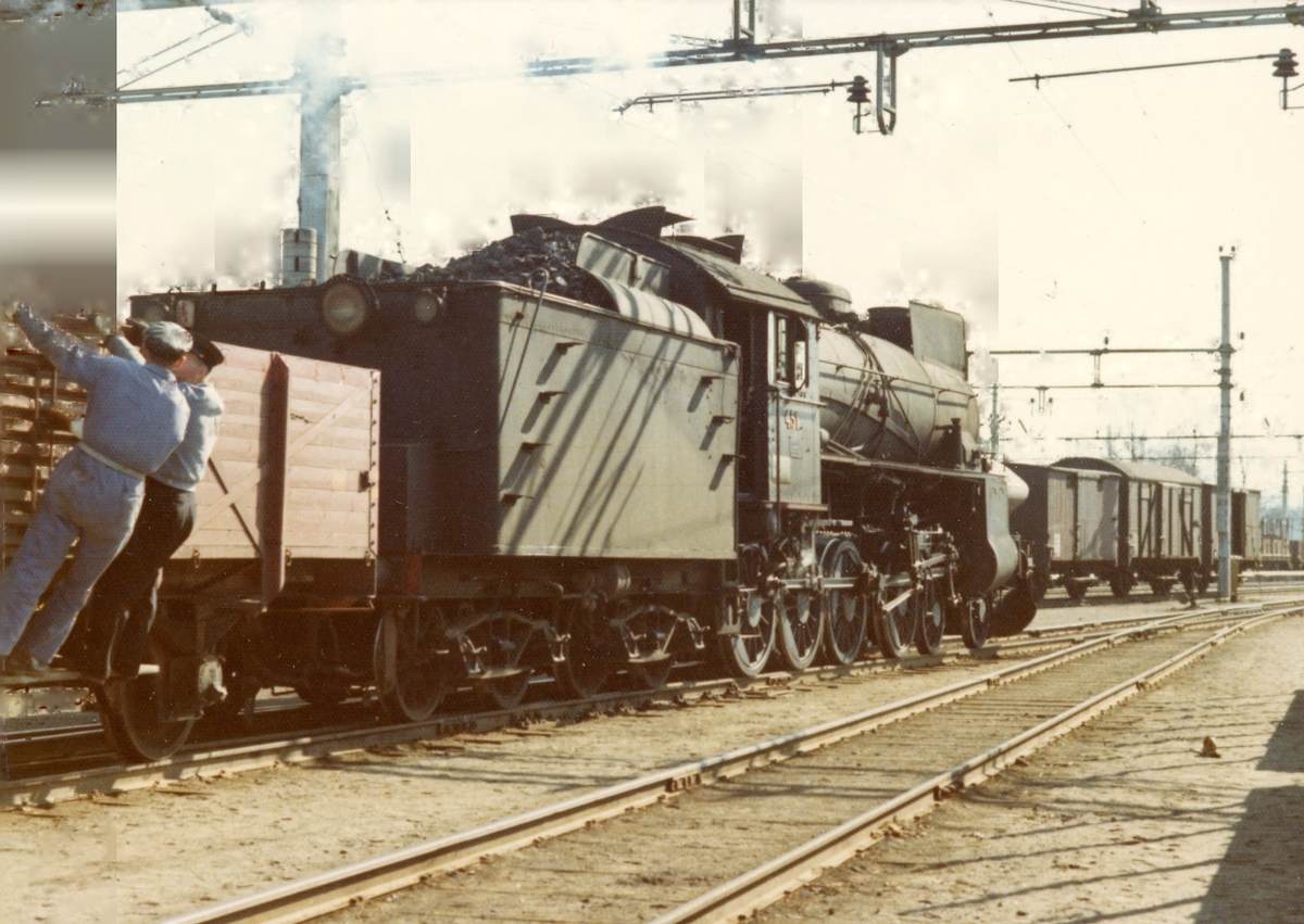 Damplok type 31b nr. 451 på Eina stasjon
