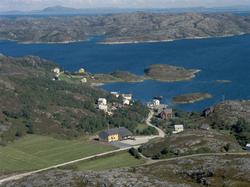 Fillan med Fjellværsøya i bakgrunnen.