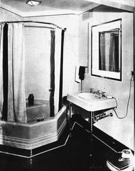 Bad med dusjkabinett, 1930-tallet