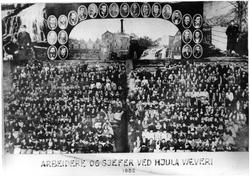 Arbeidere og sjefer ved Hjula Væveri 1882