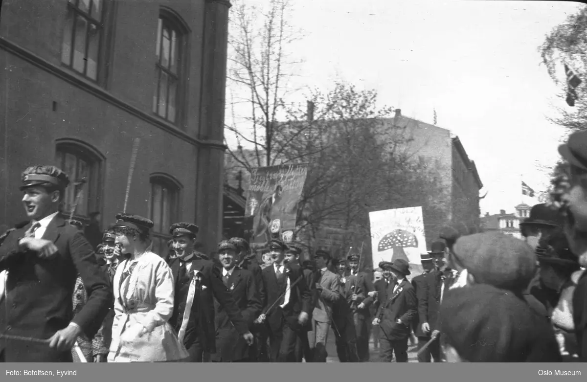 Russetog i Tullins gate. - Oslo Museum / DigitaltMuseum