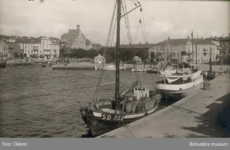 Tryckt text på kortet: "Norra Hamnen."
"Foto Nord Konst."