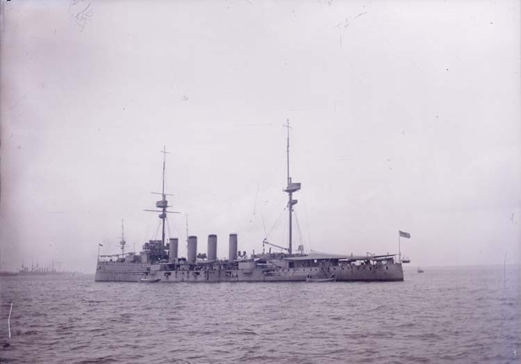 Enligt text som medföljde bilden: "Engelsk kryssare Skagen 14/7 08".