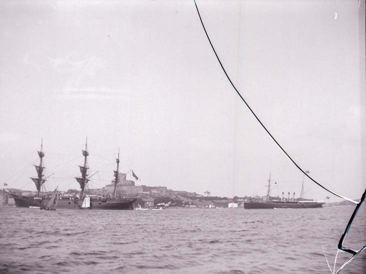 HMS FREJA och HMS DROTT vid Marstrand.