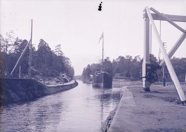 Kanalångaren FELIX på ingående i Bergkanalen, Trollhätte kanal den 27 maj 1901