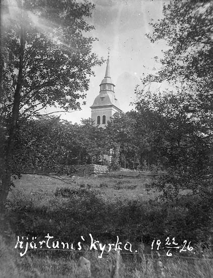 Enligt text på fotot: "Hjärtums kyrka. 22/6 1926".


















