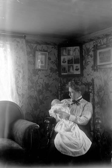 Enligt fotografens journal nr 2 1909-1915: "Andersson Anna Christina Fyrbacken J-da".
